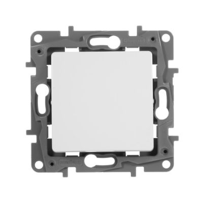  1-     Etika Legrand 672205